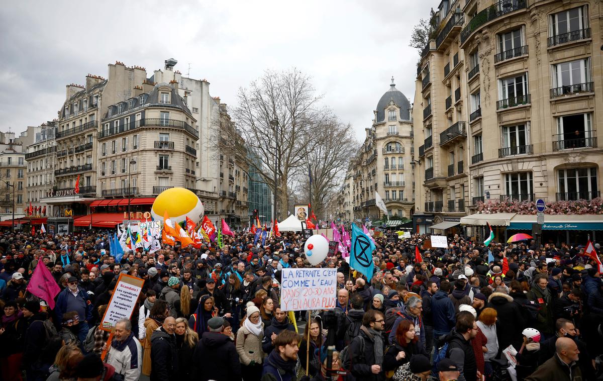 Francija protest | Vlada kljub protestom vztraja pri reformi, češ da bi se brez nje pokojninski sistem sesul.  | Foto Reuters
