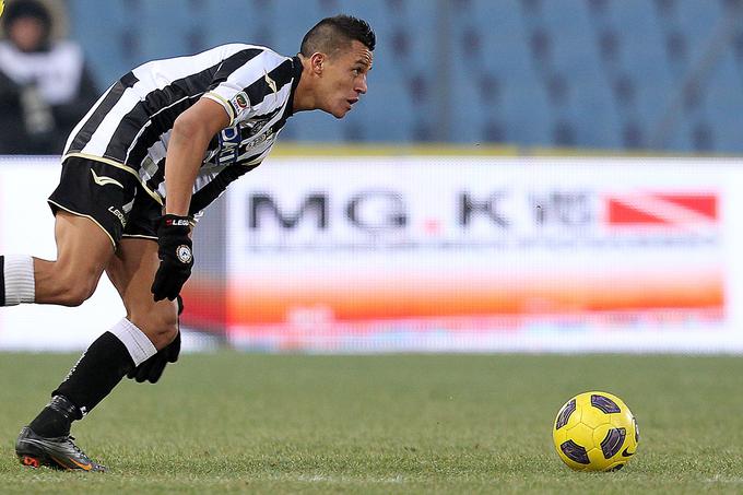 Čilenec se na Apeninski polotok vrača po osmih letih. Med letoma 2008 in 2011 je igral za Udinese. | Foto: Getty Images