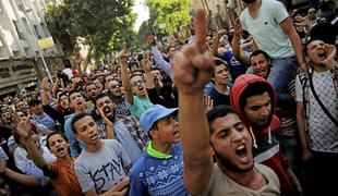 Egiptovsko sodišče na smrt obsodilo 75 islamistov