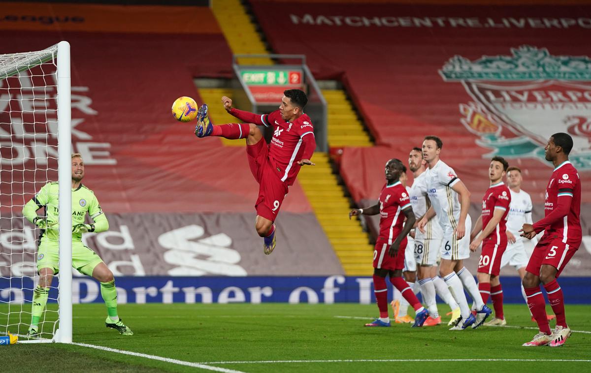 Roberto Firmino - Liverpool | Liverpoolčani so ujeli ritem, v derbiju 9. kroga premier lige so zanseljivo odpravili Leicester City. | Foto Reuters
