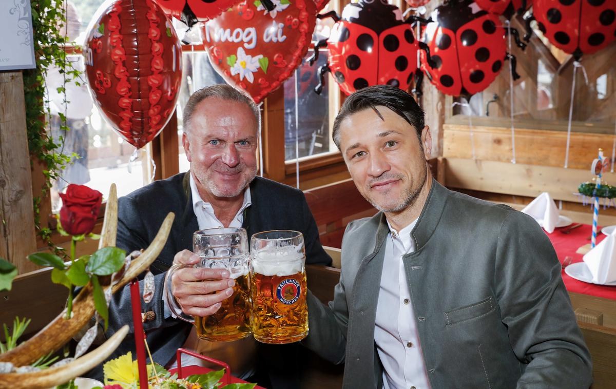 Bayern Oktoberfest | Predsednik uprave podjetja FC Bayern AG Karl-Heinz Rummenigge in trener Niko Kovač sta na znamenitem Oktoberfestu nazdravila s pivom. | Foto Getty Images