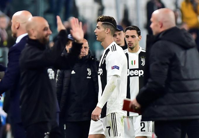 Prvi zvezdnik Juventusa je zapuščal igrišče z velikim razočaranjem. | Foto: Reuters