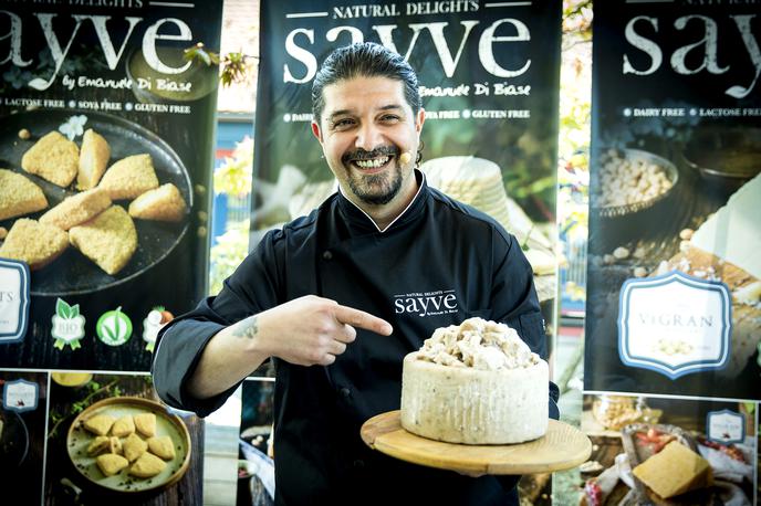 veganski sir, Emanuele Di Biase | Emanuele je v Ljubljani predstavil linijo veganskih sirov, narejenih v Sloveniji. | Foto Ana Kovač