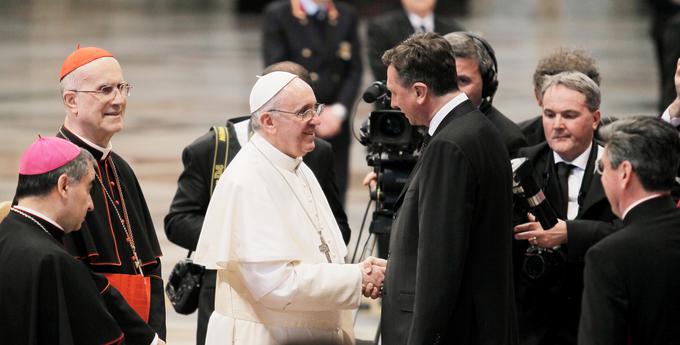 Predsednik Borut Pahor se je leta 2013 v Vatikanu udeležil slovesne umestitve novega poglavarja Katoliške cerkve, papeža Frančiška. Ob tej priložnosti se je tudi rokoval z novim papežem. | Foto: STA ,