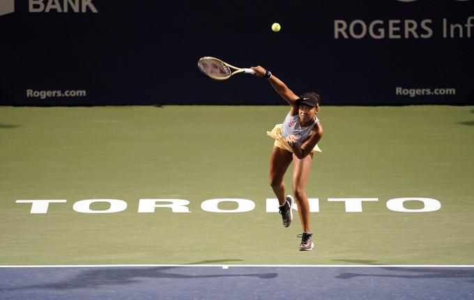 Naomi Osaka se bo v četrtfinalu Toronta pomerila s Sereno Williams. | Foto: Reuters