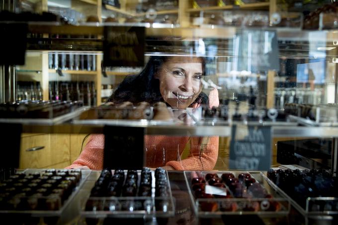S tem, ko so odprli degustacijski prostor in trgovinico s svojimi izdelki, je njihova destilarna postala tudi priljubljena izletniška destinacija. | Foto: Ana Kovač