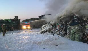 Požar v Lenartu: Zagoreli ostanki kovinske embalaže in trde plastike