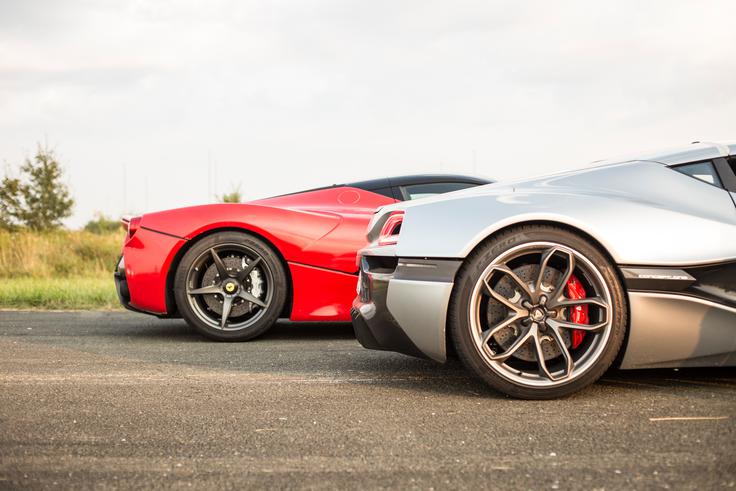 Rimac concept one ferrari la ferrari Avtomobili iz hrvaške družbe Rimac Automobili bodo zdaj na voljo tudi zahtevnim in premožnim kupcem iz Združenih arabskih emiratov, kjer je povpraševanje po vrhunski in ekskluzivni tehnologiji veliko. | Foto: Rimac Automobili