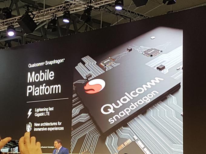 Qualcomm je eden od glavnih dobaviteljev za modeme v pametnih telefonih – Apple se mu je aprila vrnil po obdobju mnogih sporov glede intelektualne lastnine. | Foto: Srdjan Cvjetović