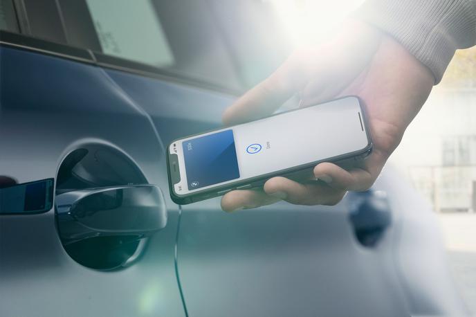 Apple in BMW digitalni ključ | Apple in BMW sta razvila sistem digitalnega ključa, ki lastniku avtomobila omogoča odklep in zagon s pomočjo pametnega telefona iPhone. | Foto Apple