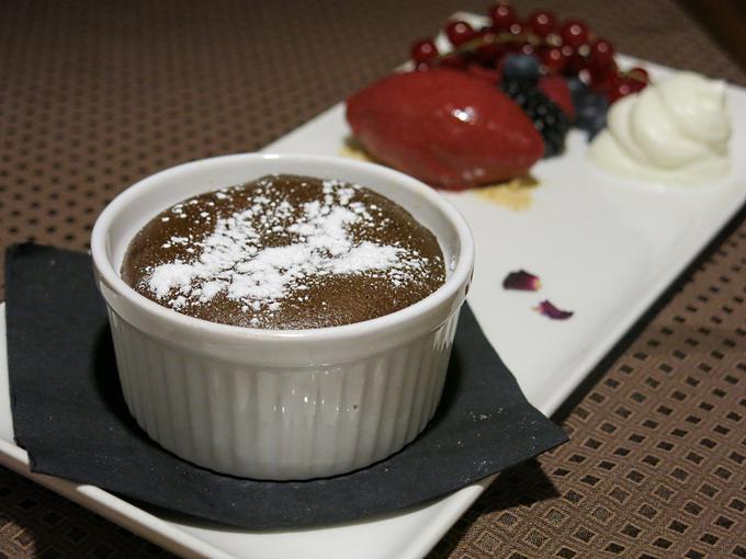 ... in čokoladni sufle | Foto: Miha First