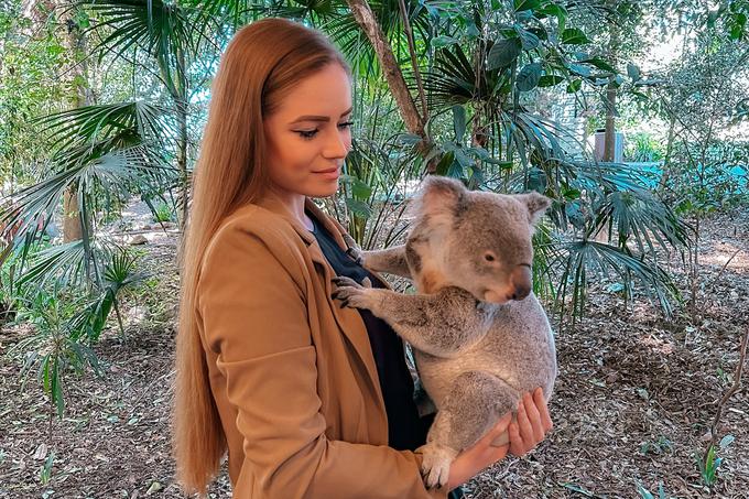 Med njenimi najljubšimi državami, ki jih je že obiskala, je Avstralija. Tam je pred kratkim prvič v rokah držala koalo. | Foto: Osebni arhiv Hane Brvar