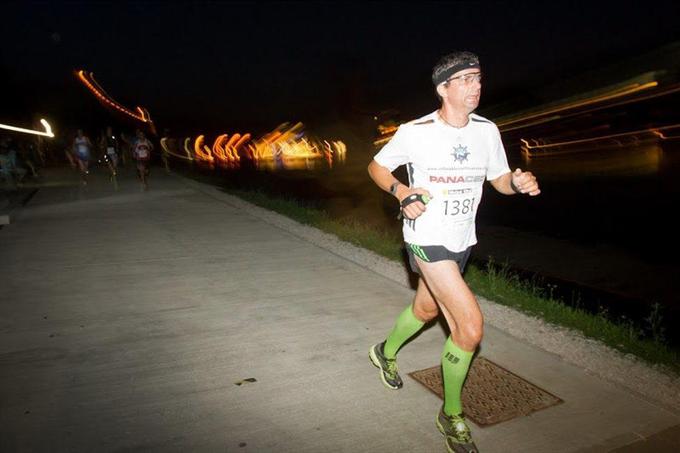 Traso Nočne 10ke (krog in pol okrog Blejskega jezera, kar znaša 10 kilometrov) preteče v 37 minutah.  | Foto: Sportida