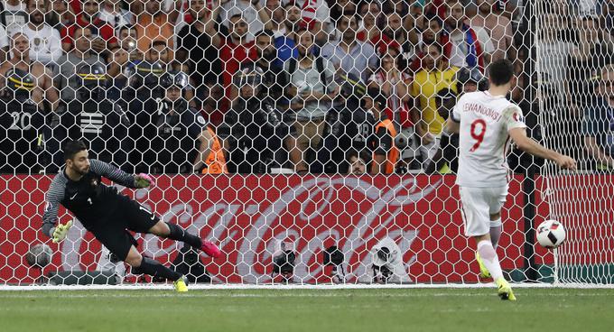 Z bele točke je brez težav ugnal portugalskega vratarja. | Foto: 