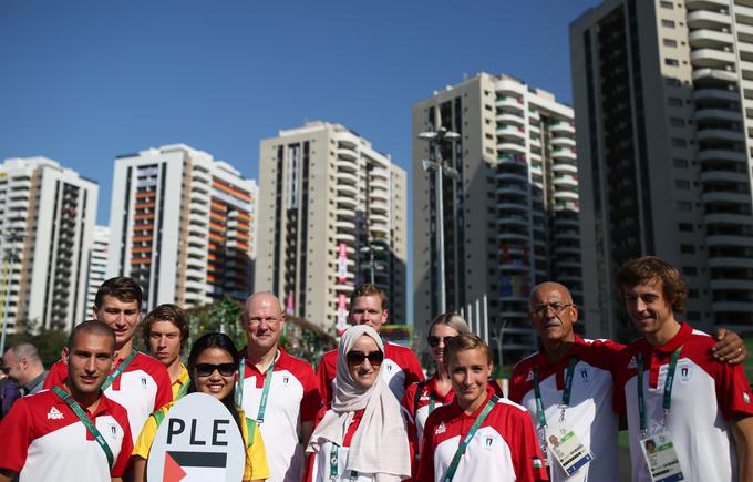 Olimpijske ekipe še kar prihajajo. Lepo dobrodošlico so dobili tudi palestinski športniki. | Foto: 