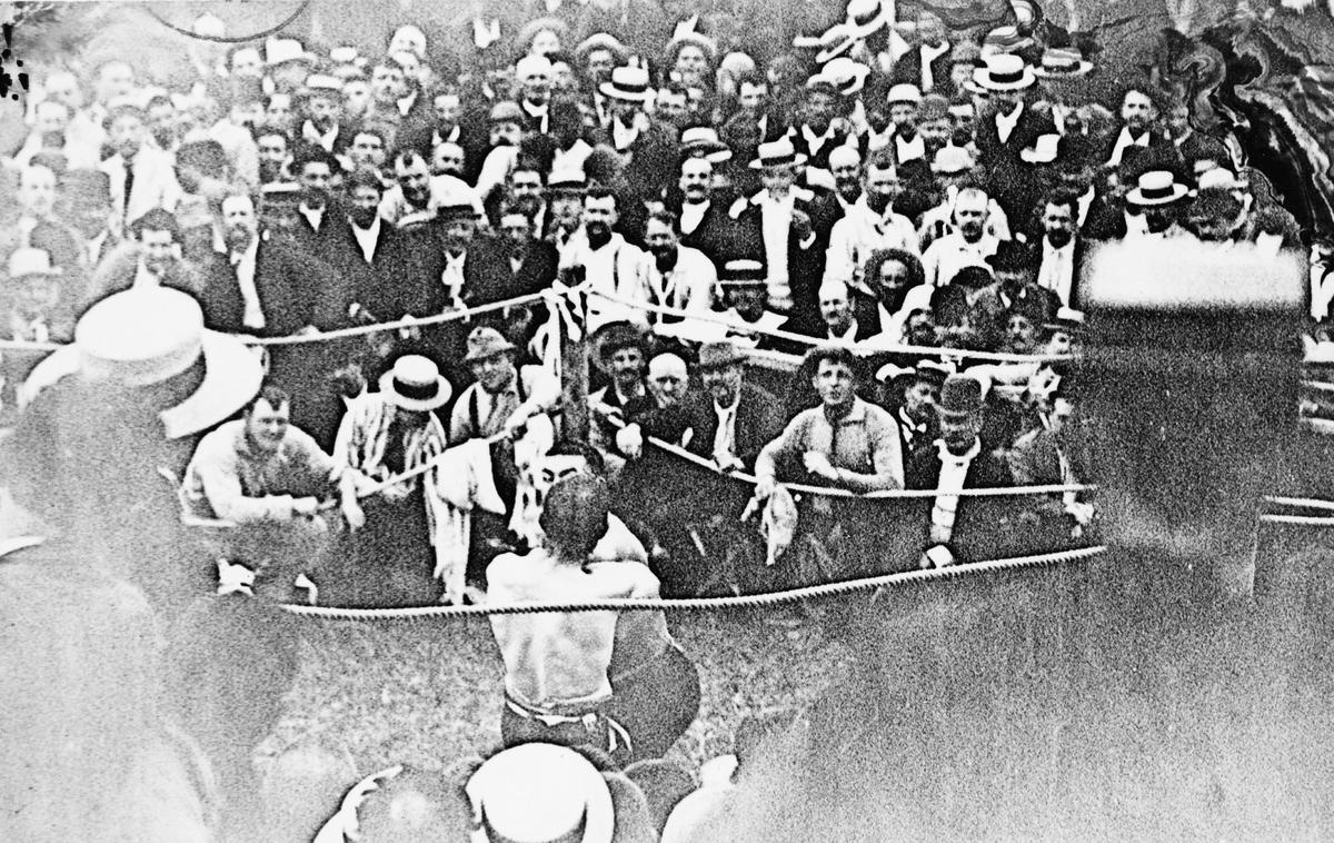 John L. Sullivan | Leta 1889 se je John L. Sullivan pomeril z rojakom Jakom Kilrainom v zadnjem uradnem boksarskem spopadu za naslov svetovnega prvaka z golimi rokami v zgodovini. | Foto Wikimedia Commons