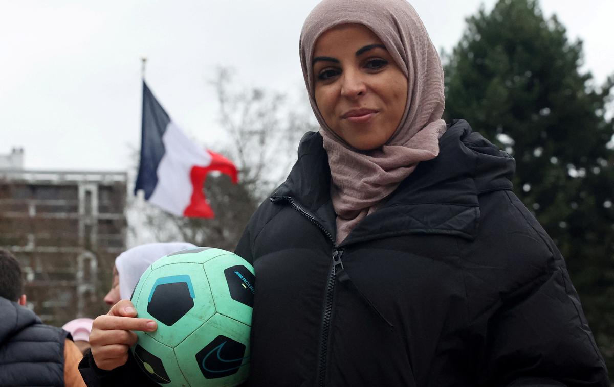 Les Hijabeuses, hidžab, Francija | Skupina muslimanskih nogometašic, ki si je nadela ime Les Hijabeuses in se zavzema za pravice muslimank do nošenja hidžaba med igranjem nogometa, je sprožila tožbo proti uredbi francoske zveze FFF. | Foto Reuters
