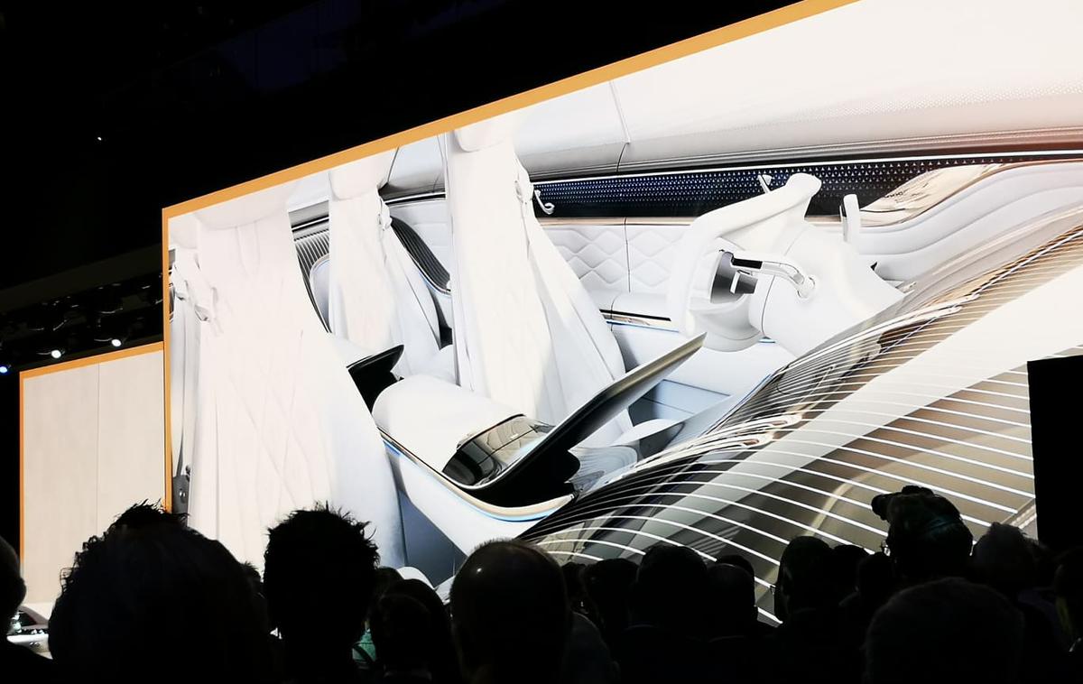 Avtosalon Frankfurt 2019 | Eden vrhuncev dopoldneva v Frankfurtu – razkritje Mercedesovega koncepta vision EQ S. To bo nekoč električni razred S. | Foto Gregor Pavšič