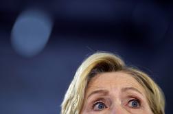 Hillary Clinton nosi plenice in ima možgansko bolezen?