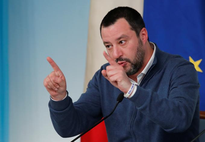 Italija je verjetno država, ki ji je vstop v evroobmočje najbolj škodoval, zaradi česar veliko Italijanov zagovarja ponovno uvedbo lire ali celo slovo od EU v britanskem slogu. To italijansko nezadovoljstvo nad EU je voda na mlin Matteu Salviniju. | Foto: Reuters