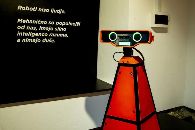 Tako je češki pisatelj Karel Čapek opisal robota ob prvi omembi tega pojma pred natanko sto leti. | Foto: Ana Kovač