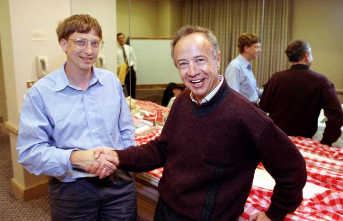 Bill Gates in nekdanji direktor Intela Andy Grove, ki je iz Intela naredil največjega proizvajalca mikročipov na svetu, nekateri pa mu pripisujejo tudi zasluge za to, da je Silicijeva dolina danes svetovna tehnološka prestolnica, sta bila zelo tesna poslovna partnerja in tudi dobra prijatelja. Grove, sicer rojeni Madžar judovskih korenin, ki je med drugo svetovno vojno komaj preživel holokavst, v ZDA pa imigriral pri dvajsetih, je umrl leta 2016. | Foto: AP / Guliverimage