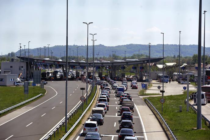 Gneča na mejnem prehodu Obrežje | Foto Jure Gregorčič
