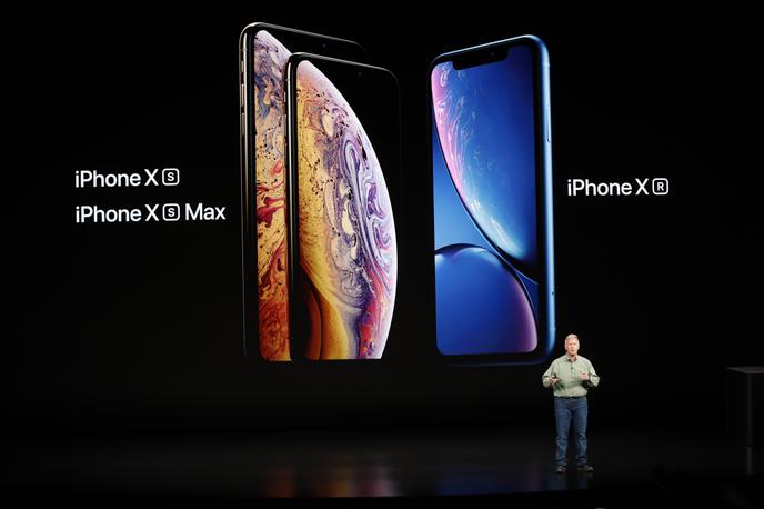 iPhone XS | Nove pametne telefone iPhone je tradicionalno predstavil podpredsednik marketinga pri Applu Phil Schiller. | Foto Reuters