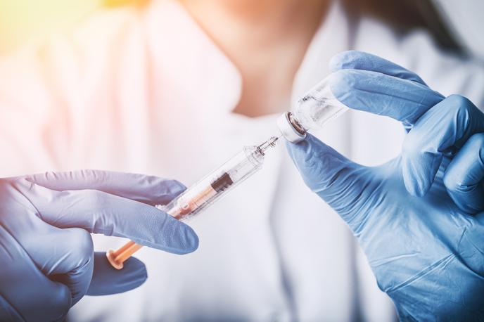 Cepljenje | Cepiva proti sezonski gripi ponekod po državi že zmanjkuje.  | Foto Thinkstock