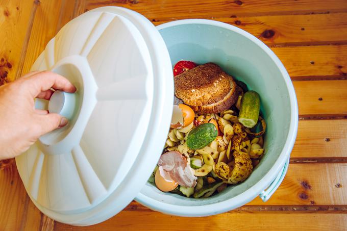 Ustrezno ločujmo odpadke že v kuhinji. | Foto: Getty Images