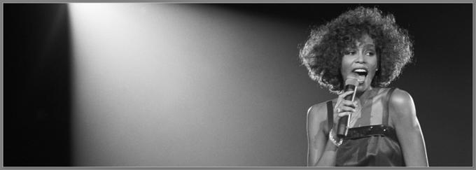 Intimen, neuraden glasbeni portret legendarne superzvezdnice in prejemnice šestih grammyjev Whitney Houston v režiji Nicka Broomfielda (Kurt & Courtney, Biggie in Tupac). Film se poglablja v največji paradoks njenega življenja – čeprav je zaslužila na milijone dolarjev, ni mogla delati tistega, kar je želela, ne na poklicni ne na zasebni ravni. • V videoteki DKino.

 | Foto: 