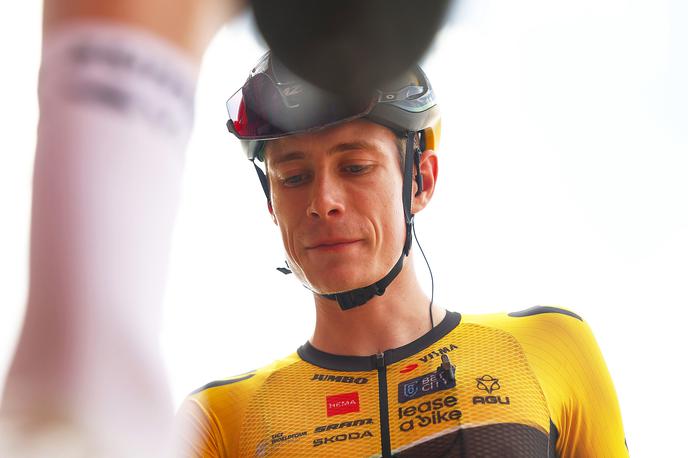 Jonas Vingegaard | Hudo poškodovanega Jonasa Vingegaarda bi lahko v kratkem z medicinskim letalom prepeljali na Dansko.  | Foto Unipublic/Sprint Cycling Agency