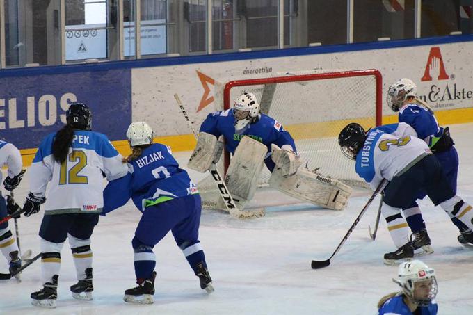 Slovenke so se na pripravljalni tekmi na Bledu pomerila s Kazahstanom in izgubile s 3:6. | Foto: Hokejska zveza Slovenije