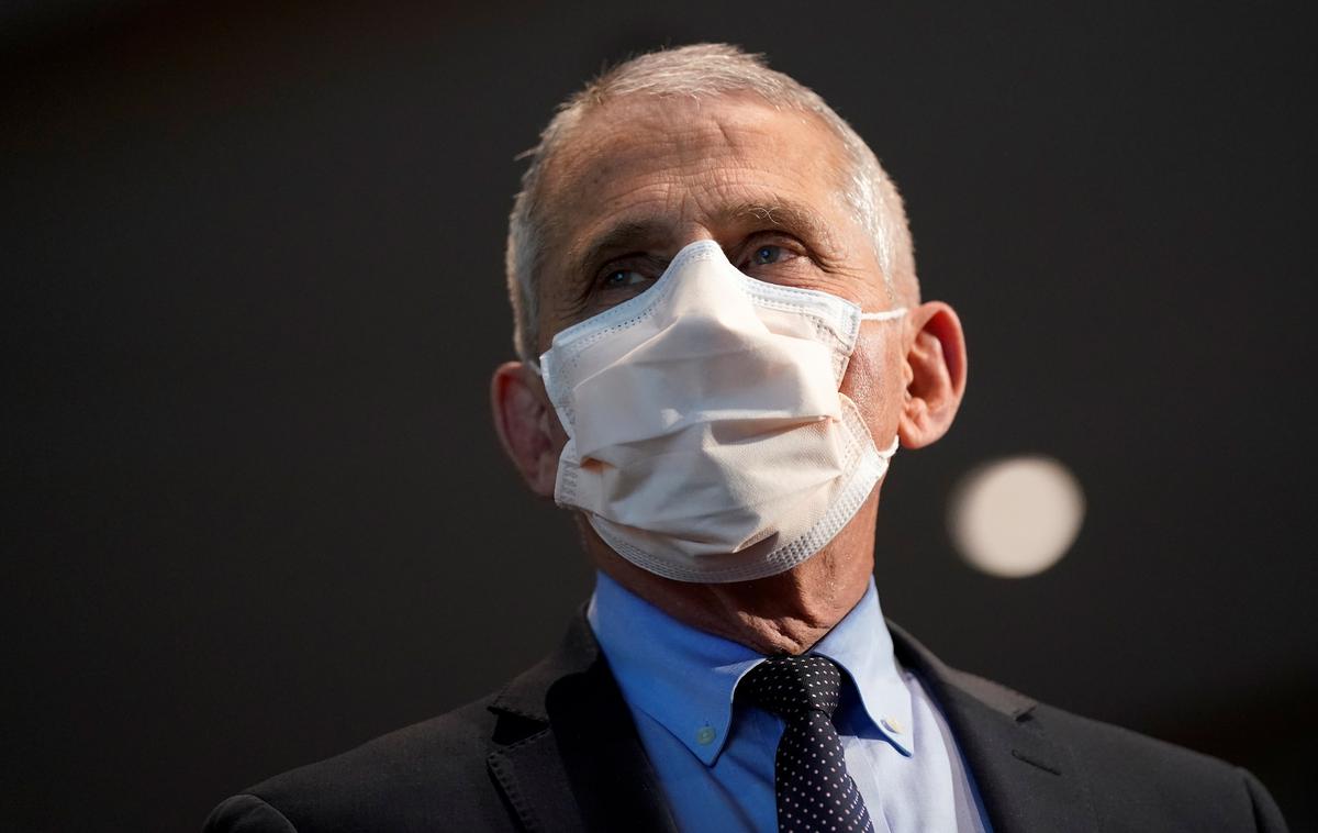 Anthony Fauci | Zdravstveni svetovalec ameriškega predsednika Anthony Fauci je presodil, da bo zaščitne maske najbrž treba nositi tudi v prihodnjem letu. | Foto Reuters