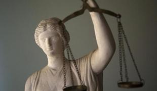 Pravnika po smrtonosnem pretepu v Podbočju: Tožilka je premila
