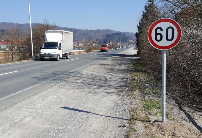Novi prometni znaki med Vrhniko in Brezovico. | Foto: Metka Prezelj