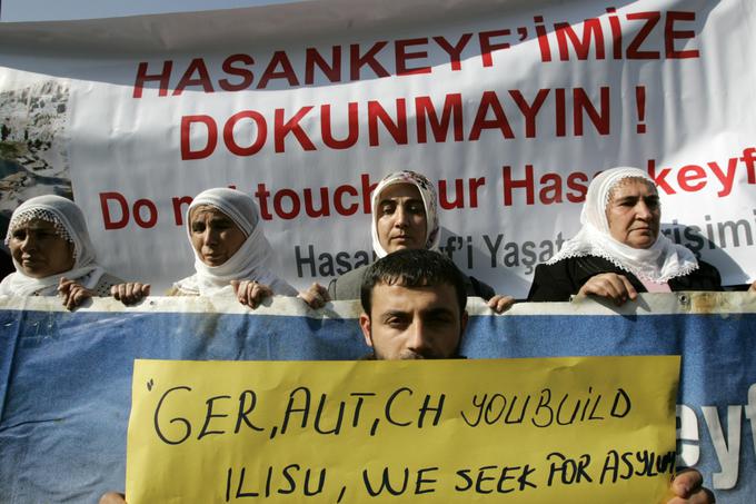 V največjem turškem mestu Istanbul in v prestolnici Ankari se protesti zoper potopitve mesta Hasankeyf v zadnjem desetletju vrstijo kot po tekočem traku. | Foto: Reuters