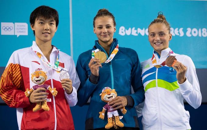 Neža Klančar je v prestižni plavalni disciplini 100 metrov prosto na lanskih mladinskih olimpijskih igrah v Buenos Airesu osvojila bronasto kolajno. | Foto: 