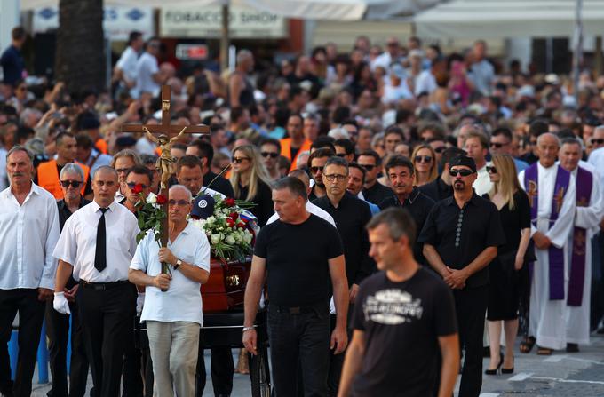 Pogrebna slovesnost ob smrti hrvaškega pevca Oliverja Dragojevića | Foto: Reuters