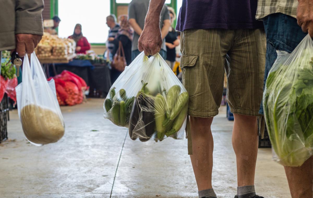 Plastična vrečka vrečke | Ukrep je med avstralskimi strankami sprva sprožil precej jeze in slabe volje, zdaj večina ljudi že uporablja svoje vrečke. | Foto Thinkstock