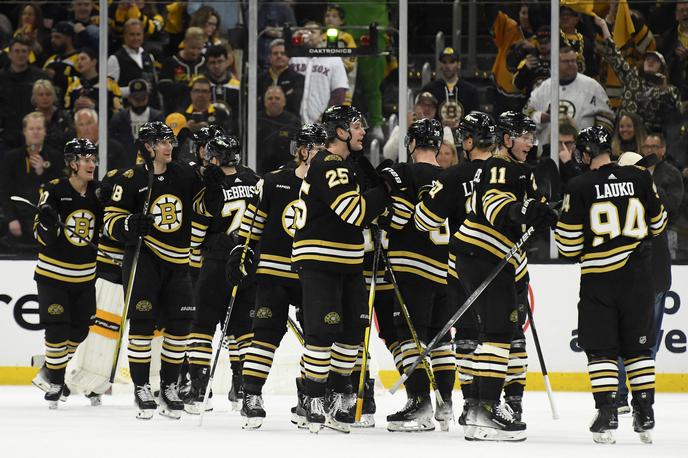 Boston Bruins | V taboru Boston Bruins se veselijo prve zmage v končnici lige NHL. S 5:1 so bili boljši od Toronto Maple Leafs. | Foto Reuters