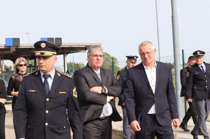 Jušić je prav tako zagotovil, da bodo policisti naredili vse, da se bodo tamkajšnji prebivalci počutili varno. | Foto: STA