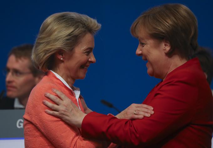 Ursula von der Leyen in Angela Merkel | Foto: Reuters