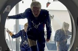 Britanski milijarder Richard Branson poletel v vesolje #video