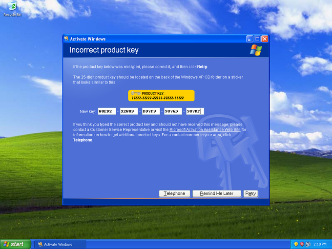 Microsoft je novost vpeljal zato, da bi se izognil širjenju piratskih izvodov novih Windowsov. Uporabniki so imeli z aktivacijo Windowsov XP na začetku precej težav, tudi kritikom nova prvina ni bila všeč.  | Foto: 