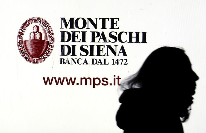 Februarja letos je Italija sprejela paket bančnih reform, ki je predvidel združevanje manjših, zadružnih bank. Delnice Monte dei Paschi so v enem dnevu izgubile tri četrtine vrednosti.  | Foto: Reuters