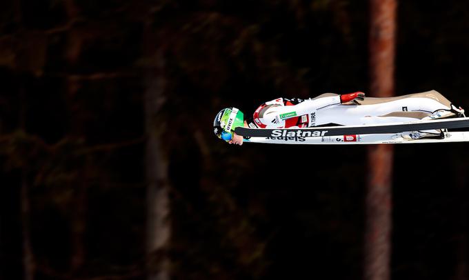 Domen je že v kvalifikacijah skušal podreti rekord prenovljene skakalnice v Engelbergu. | Foto: Sportida