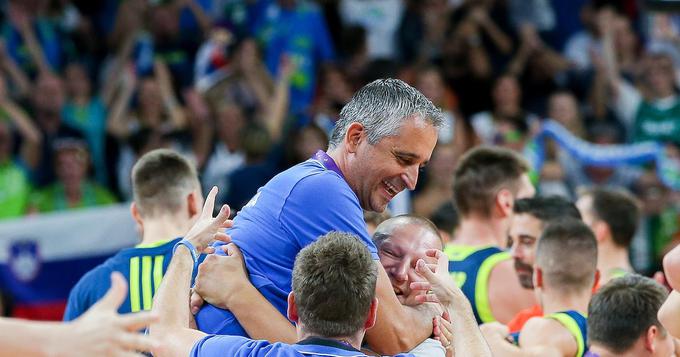 Veselje po osvojeni zlati medalji na EuroBasketu 2017 | Foto: Vid Ponikvar