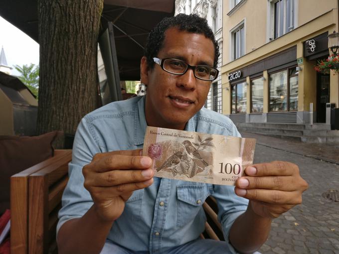 Do nedavnega največji venezuelski bankovec, ki je vreden malo več kot en evrski cent. | Foto: Urška Makovec