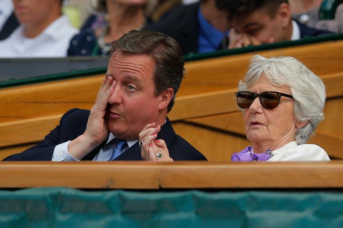 Britanski premier David Cameron si je wimbledonski finale ogledal v družbi svoje mame. | Foto: 